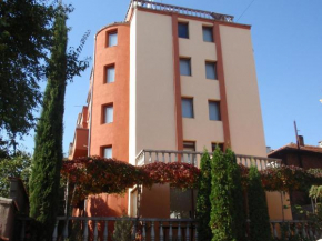 Отель Family Hotel Saint Iliya  Бургас